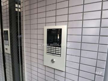 エントランスはオートロック付きです。