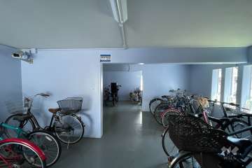 屋内に設けられた駐輪場