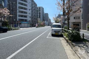 敷地東側の前面道路