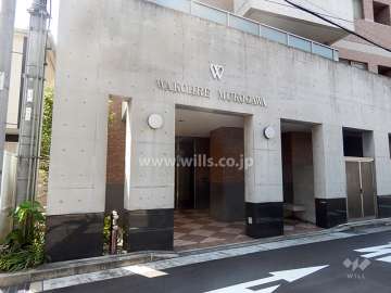 コンクリート打ち放しのエントランス