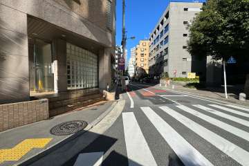 敷地北東側の前面道路
