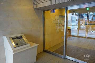 エントランスはオートロック付きです。