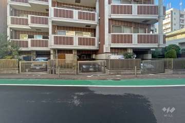 敷地内駐車場（1階部分専用駐車場）