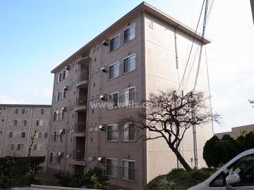 逆瀬川ハイツ4号棟の外観（北西側から）