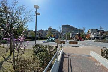 敷地西側にある『浜川公園』