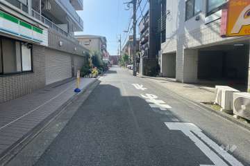 敷地北東側の前面道路