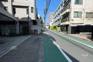 敷地北側の前面道路（東側から）
