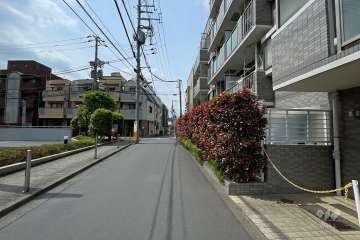 敷地南東側の前面道路
