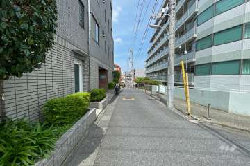 敷地北東側の前面道路