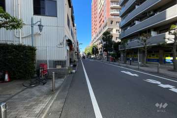 敷地北西側の前面道路