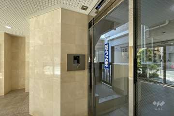 エントランスはオートロック付きです。