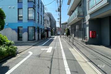 敷地東側の前面道路