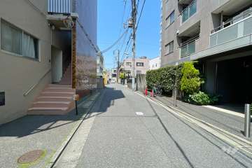 敷地南側の前面道路