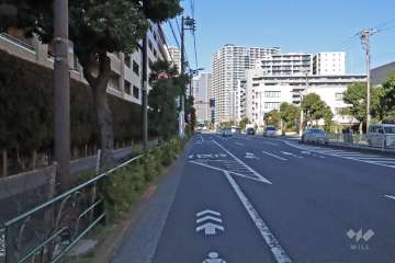 敷地東側の前面道路