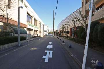敷地北側の前面道路