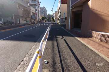 敷地南側の前面道路