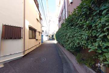 敷地南西側の前面道路