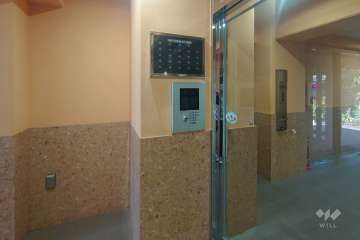 エントランスはオートロック付きです。