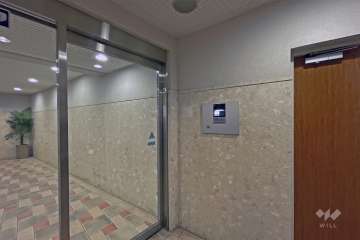 エントランスはオートロック付きです。