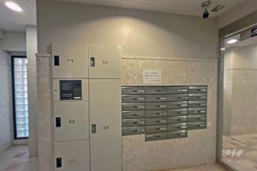 共用ポストと宅配ボックス