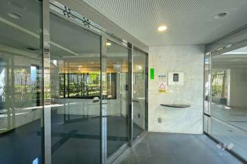 エントランスはオートロック付きです。