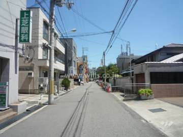 敷地北側の前面道路