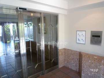 エントランスはオートロック付きです。