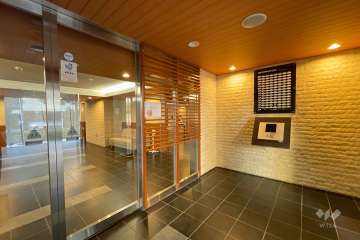 エントランスはオートロック付きです。