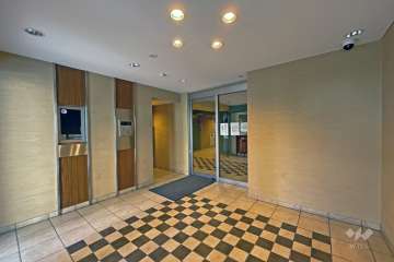 エントランスはオートロック付きです。