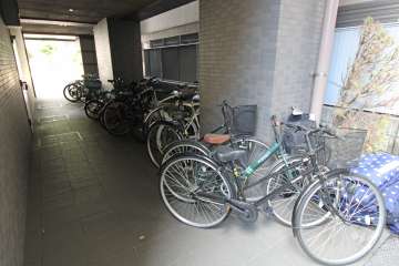 屋内に設けられた駐輪場