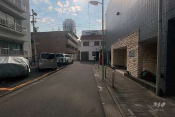 敷地南側の前面道路（東側から）