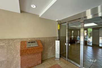 エントランスはオートロック付きです。