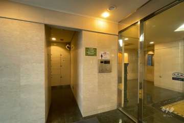 エントランスはオートロック付きです。　