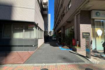 敷地の西側前面道路（南側から）