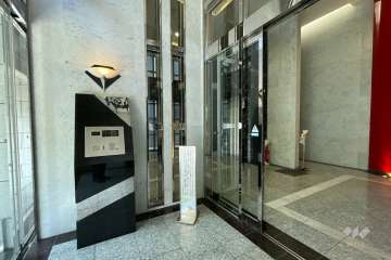 エントランスはオートロック付きです。