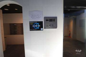 エントランスはオートロック付きです。