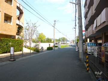 周辺には住宅の他、田畑も点在し、のどかな雰囲気です。