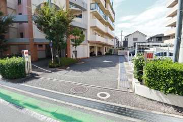 駐車場の出入り口（リングシャッター付き）