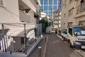 敷地南東側の前面道路　