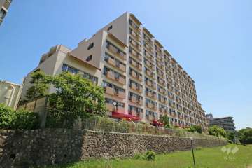 コープ野村宝塚の外観（南西側から）