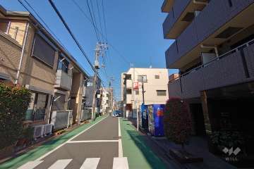 敷地の西側前面道路（南側から）