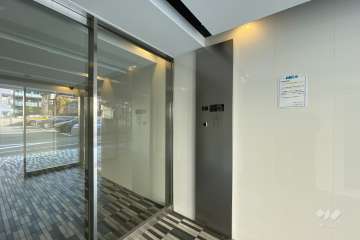 エントランスはオートロック付きです。