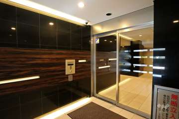 エントランスはオートロック付きです。