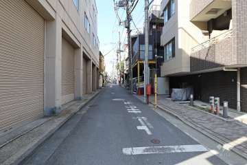 敷地南側の前面道路