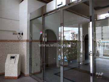 エントランスはオートロック付きです。