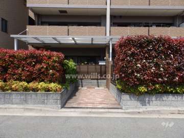 南面1階の住戸には専用駐車場があります。