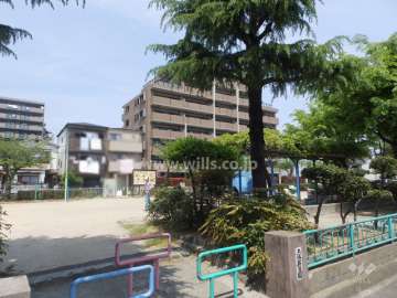 敷地南側には上坂部公園があります。