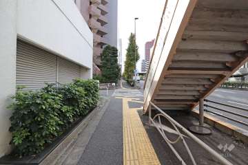 敷地南西側の前面道路