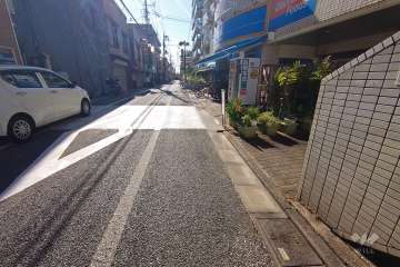敷地東側の前面道路