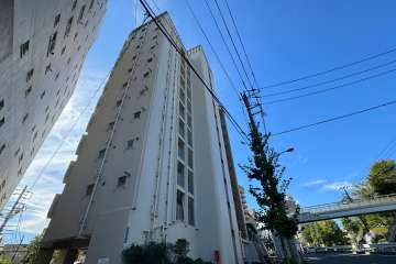 シャンボール旗の台の外観（北東側から）